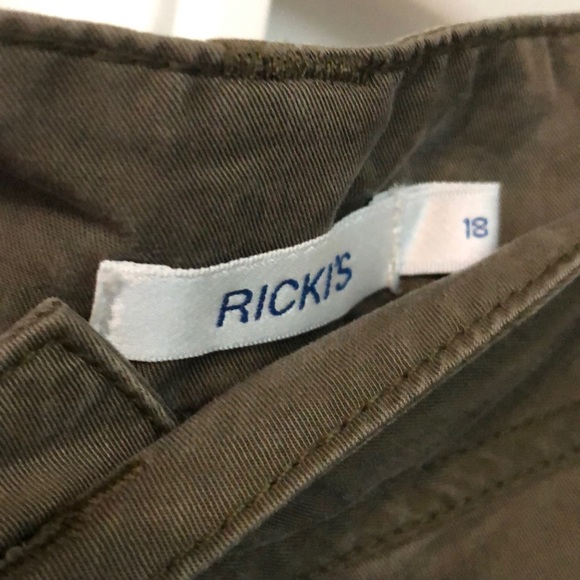 Ricki’s Pants - Picture 3 of 4